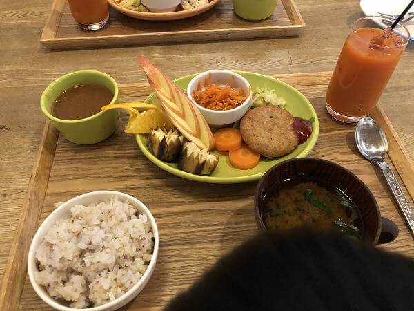 大高新鮮多菜カフェ「にんじん」