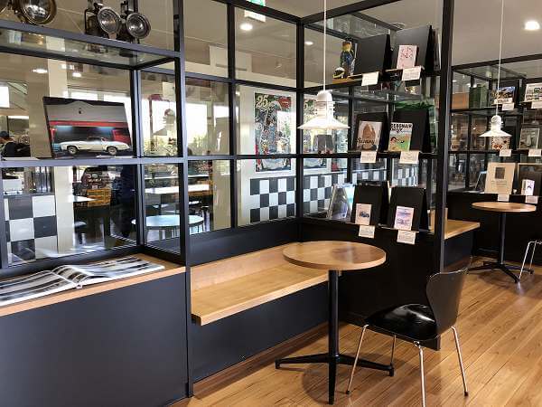 トヨタ博物館ブックカフェ「CARS & BOOKS」