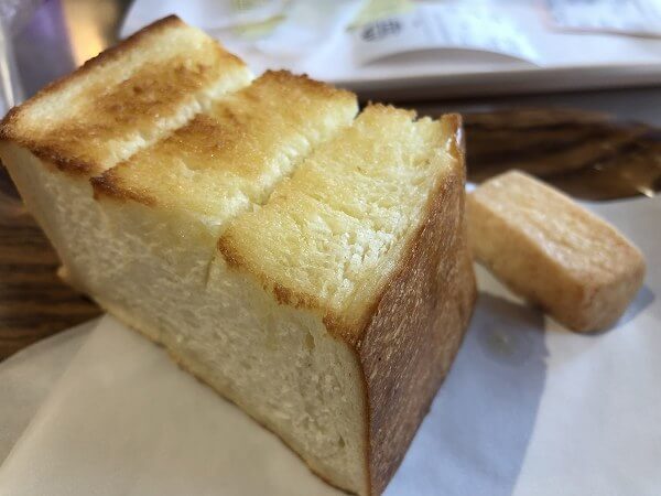 パンのトラ八事店の高級食パンモーニング