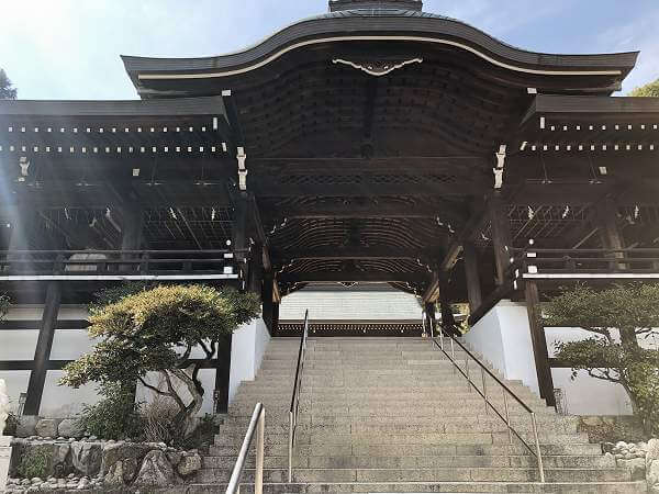 滋賀県大津市ちはやふるの聖地近江神宮と勧学館
